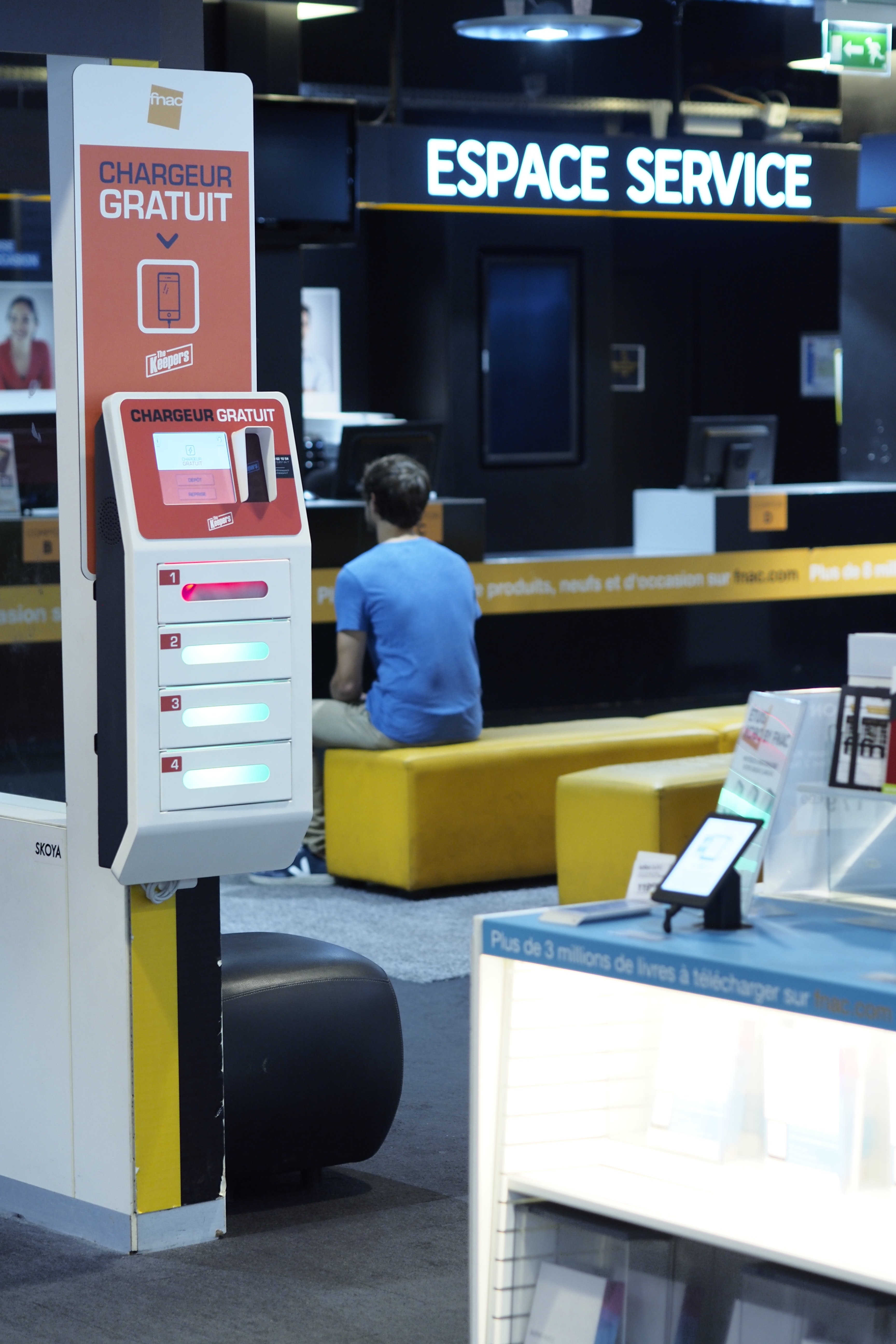 Estación de carga de teléfonos en grandes tiendas minoristas Estación de carga de teléfonos en grandes tiendas minoristas